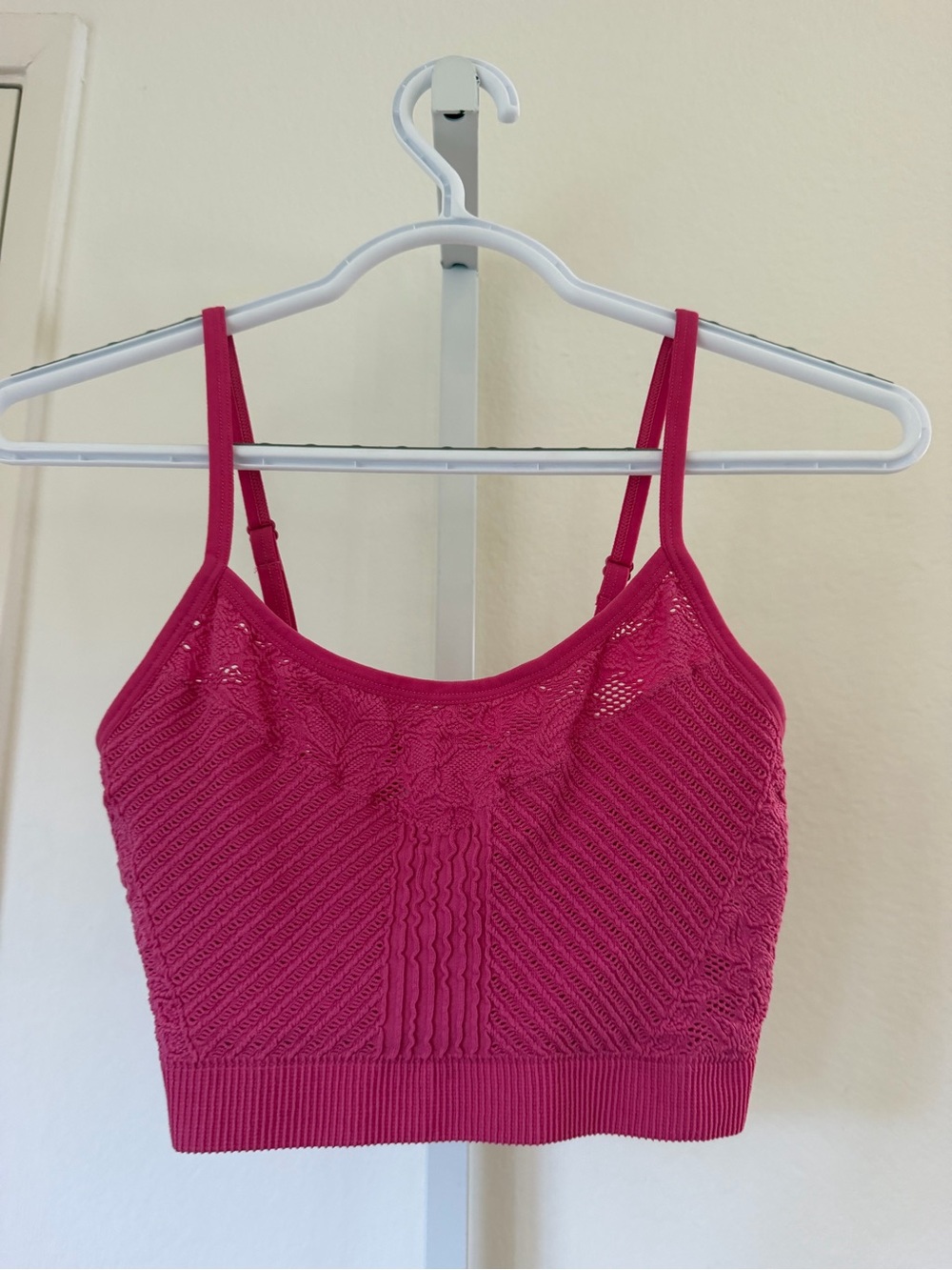 Colsie Bright Fuchsia Lace-Trim Seamless Crop Top